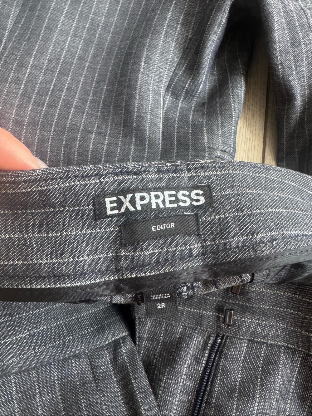 Express Women’s Gray Pinstripe Suit Blazer & Pants - Picture 7 of 7